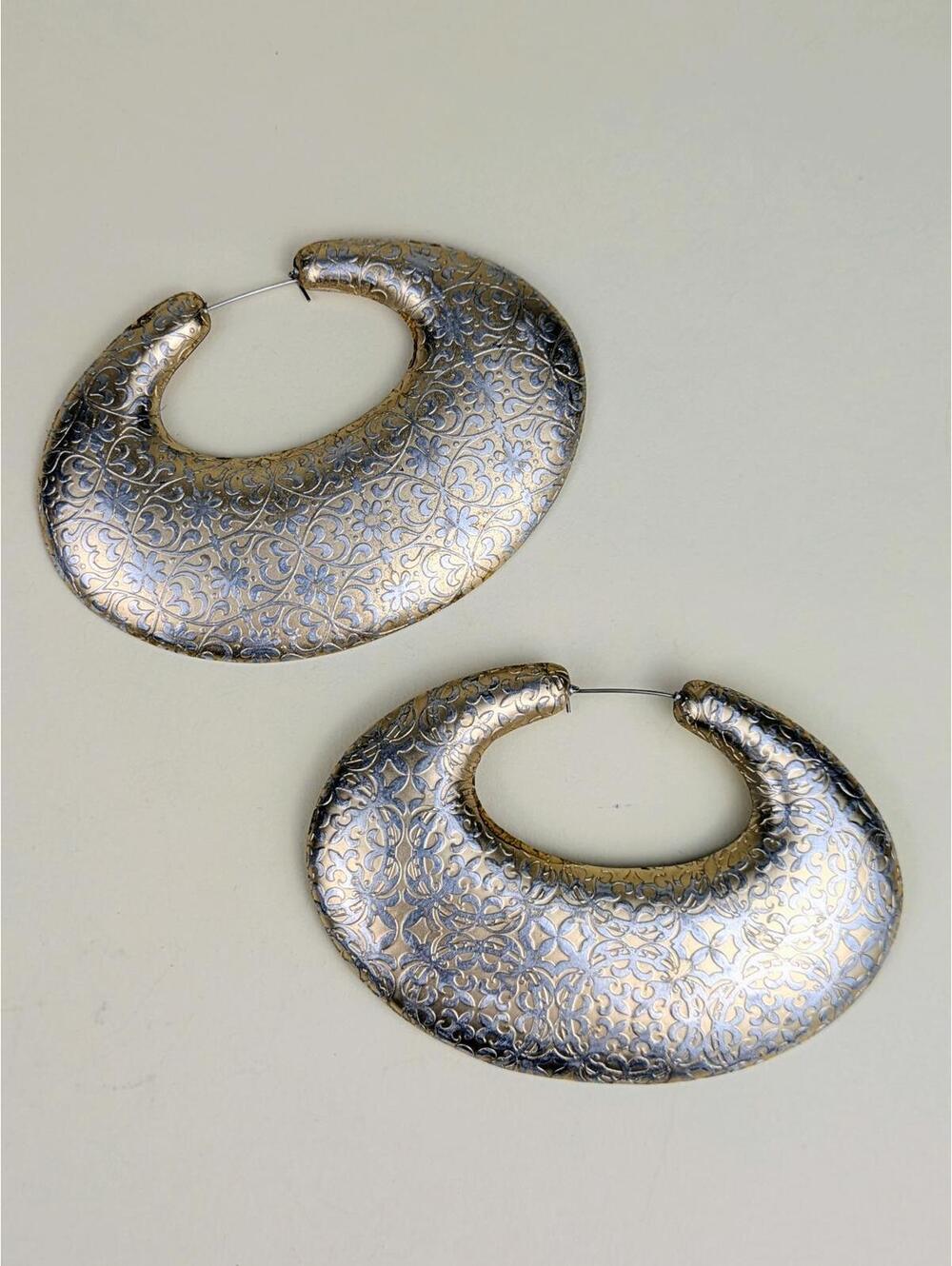 1960s ultra rare Geoffrey Beene embossed hoops earrings
